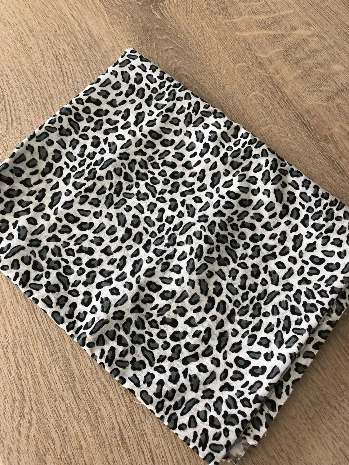 Leopard Printed 100% Black Cotton Fabric for Sewing Quilts, Patchwork Sewing,Dolls,Toy, Home Textile,Stoffen Bedding, Crafts